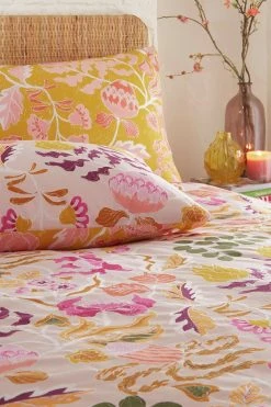 Furn Protea Abstract Floral Pink Bedding Set - Single -Habitat shop 3066577 R Z003A