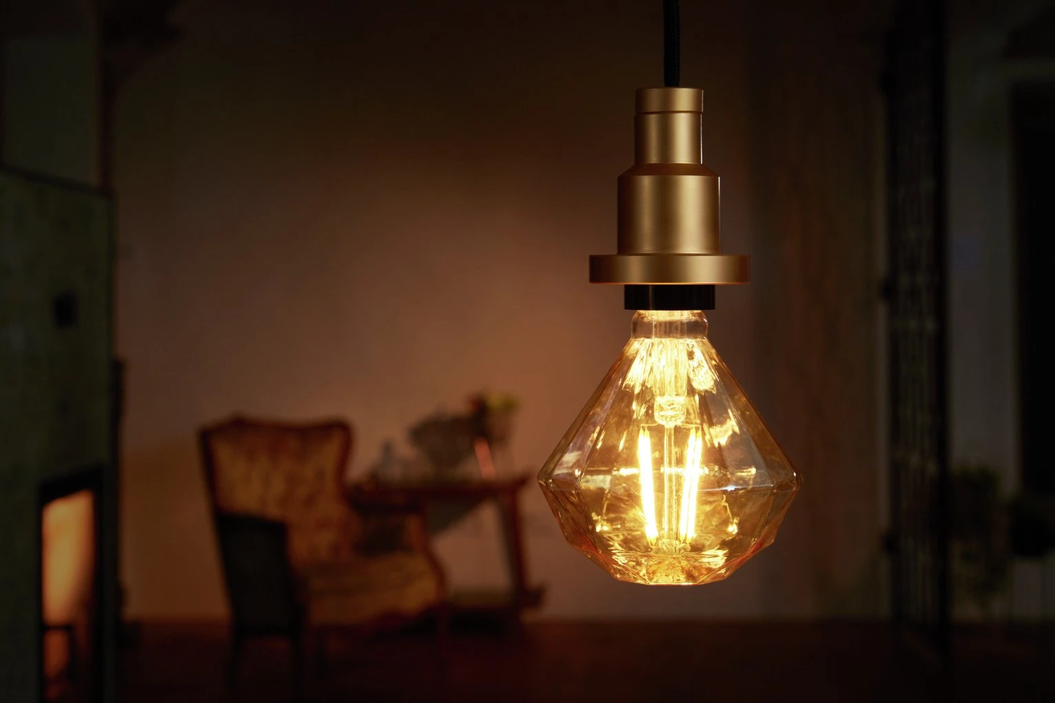 Osram 40W ES LED Vintage Diamond Light Bulb 7 Osram 40W ES LED Vintage Diamond Light Bulb - Image 5