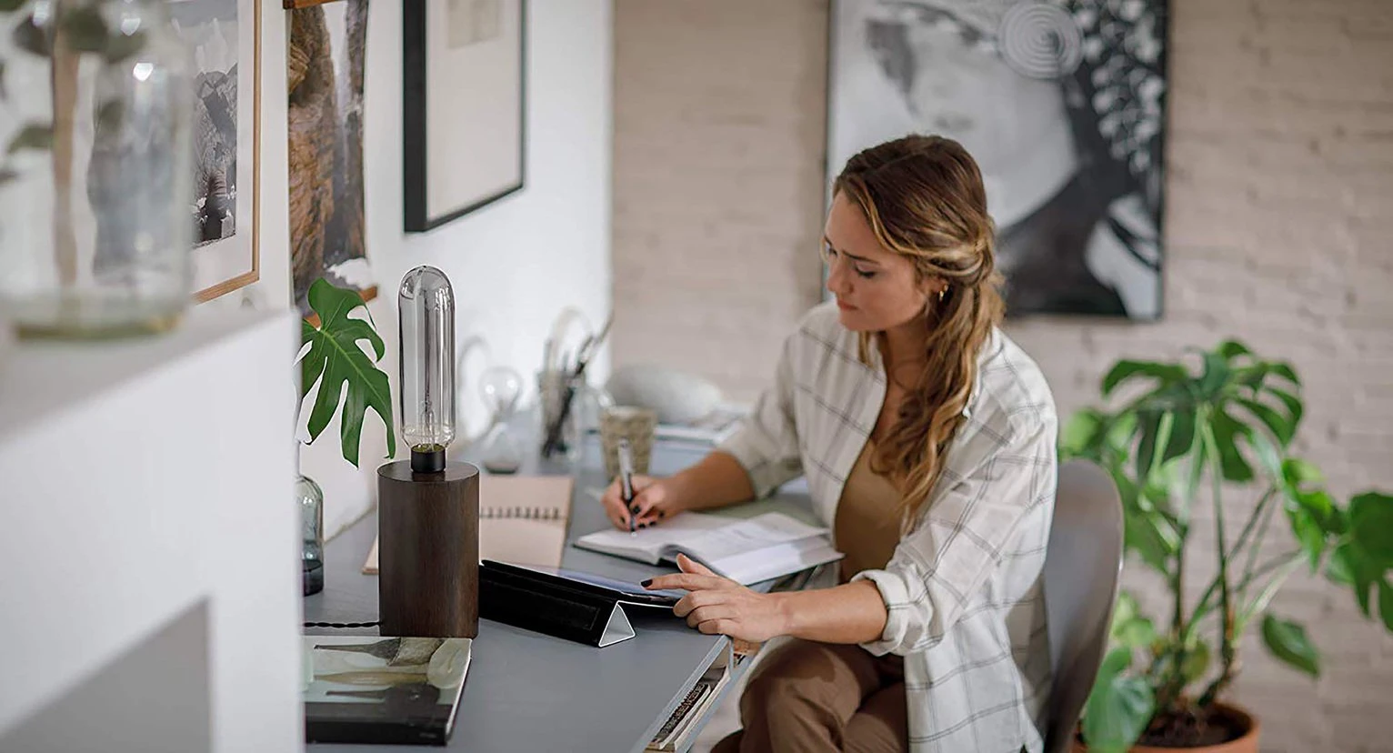 Philips LED Filament E27 6.5W (25W) Dim Giant Bulb - Smoky 6 Philips LED Filament E27 6.5W (25W) Dim Giant Bulb - Smoky - Image 4