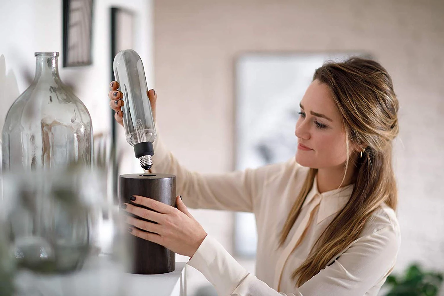 Philips LED Filament E27 6.5W (25W) Dim Giant Bulb - Smoky 7 Philips LED Filament E27 6.5W (25W) Dim Giant Bulb - Smoky - Image 5