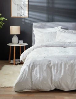 Habitat Tufted Spot White Bedding Set - Single