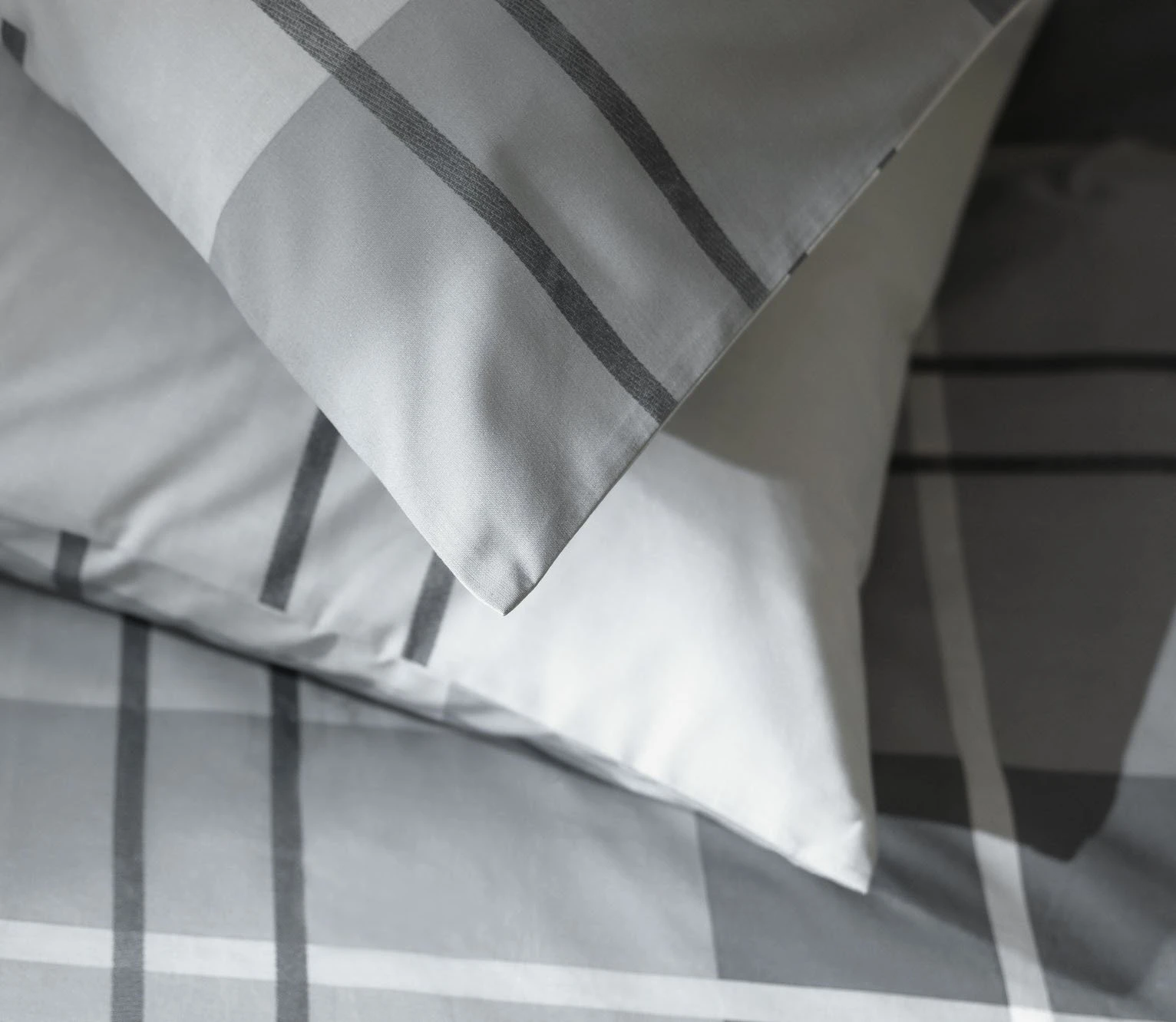 Habitat Check Charcoal Grey Bedding Set - Single 7 Habitat Check Charcoal Grey Bedding Set - Single - Image 5